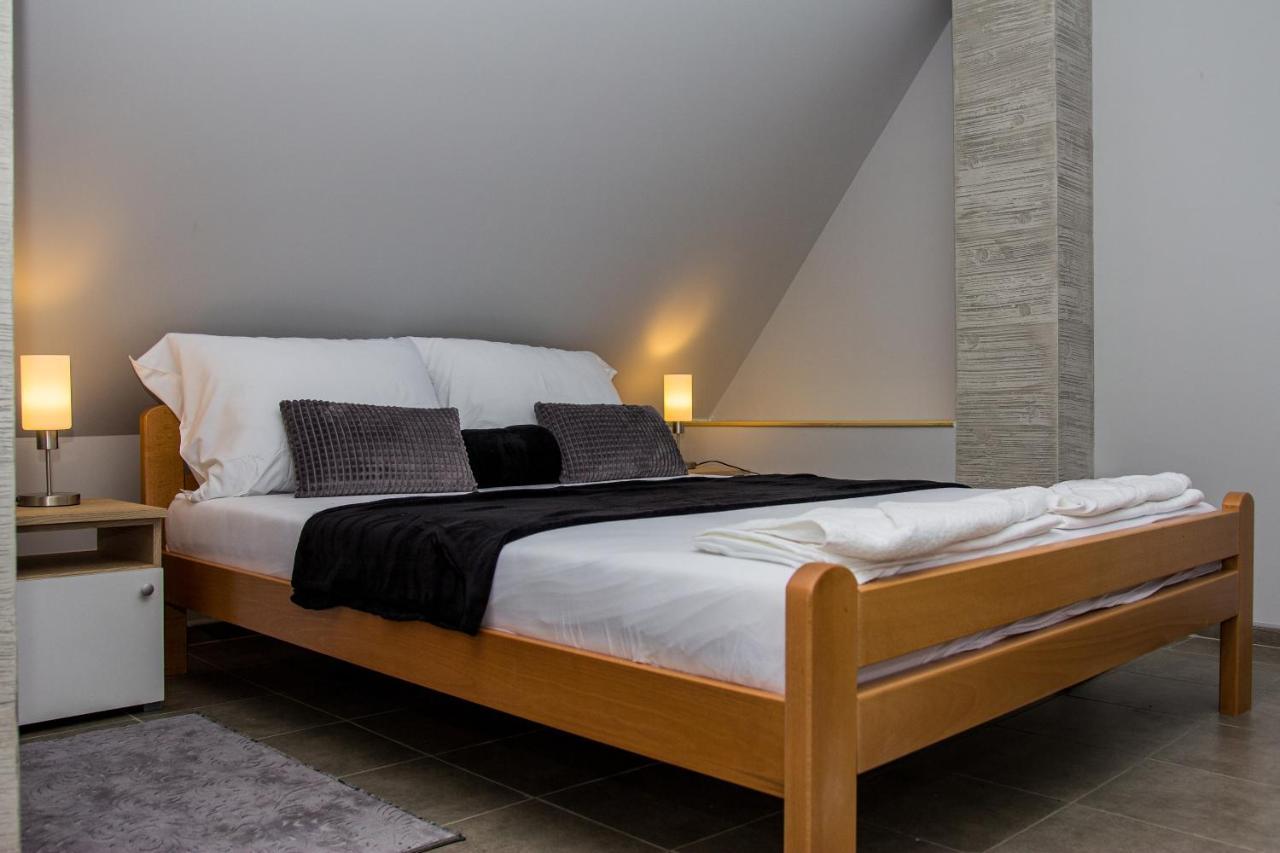 Feher Akac Guest House Palić المظهر الخارجي الصورة