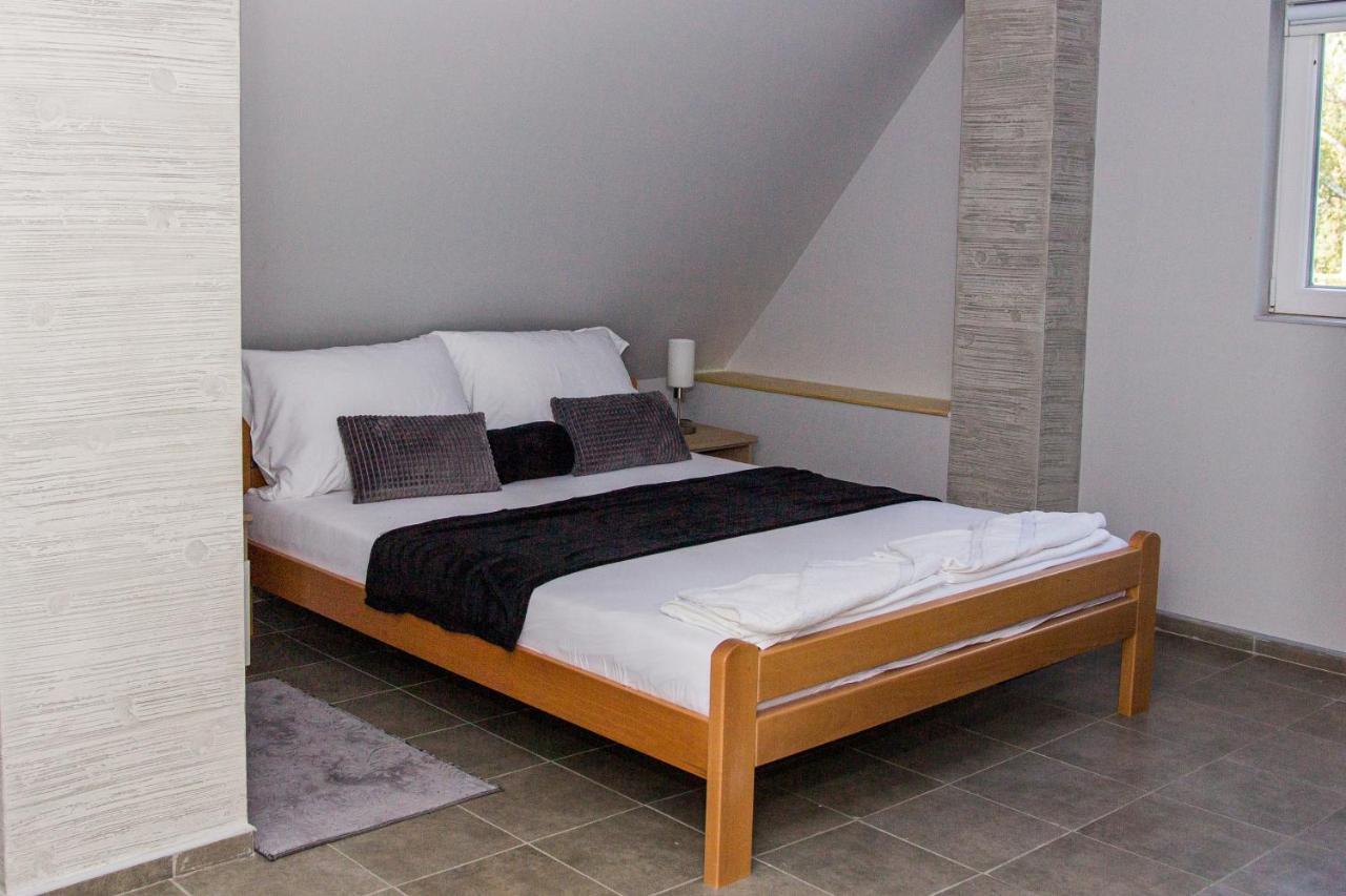 Feher Akac Guest House Palić المظهر الخارجي الصورة