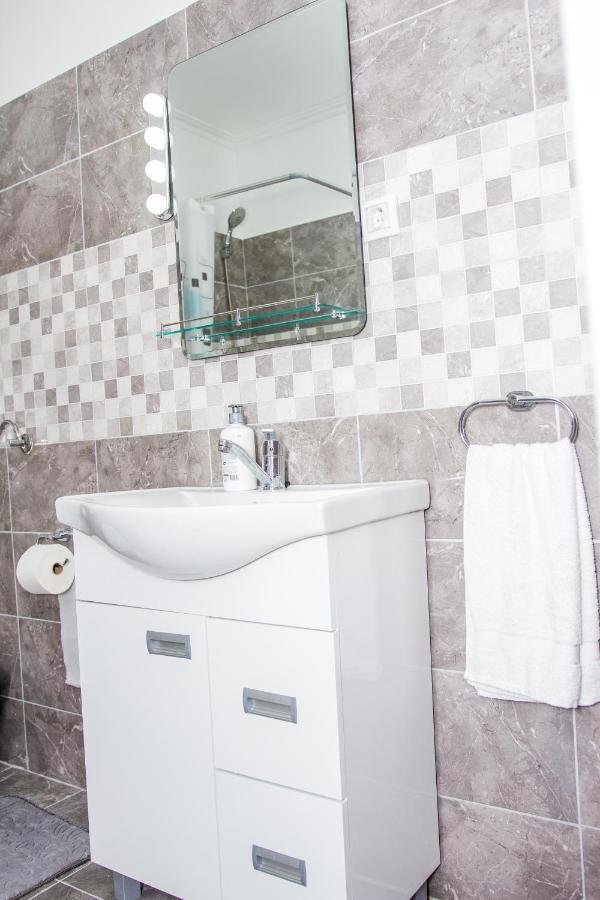 Feher Akac Guest House Palić المظهر الخارجي الصورة