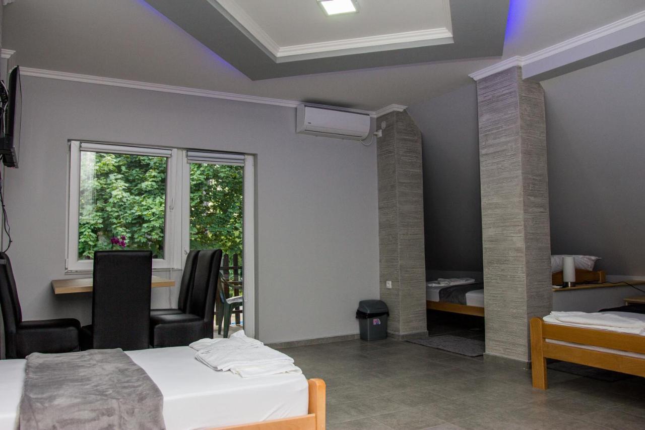 Feher Akac Guest House Palić المظهر الخارجي الصورة
