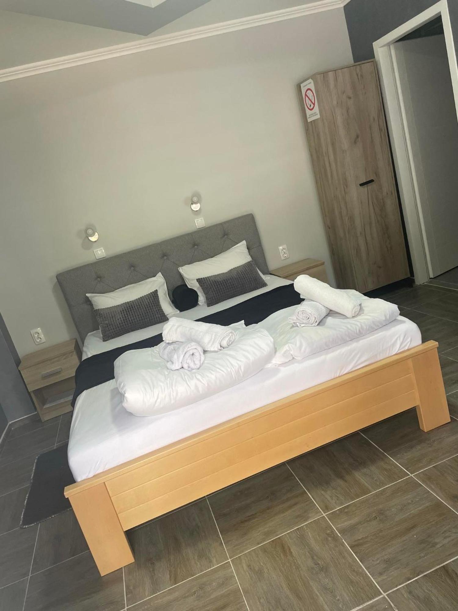 Feher Akac Guest House Palić المظهر الخارجي الصورة